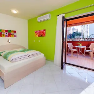 Apartments&rooms Erik Bed & Breakfast